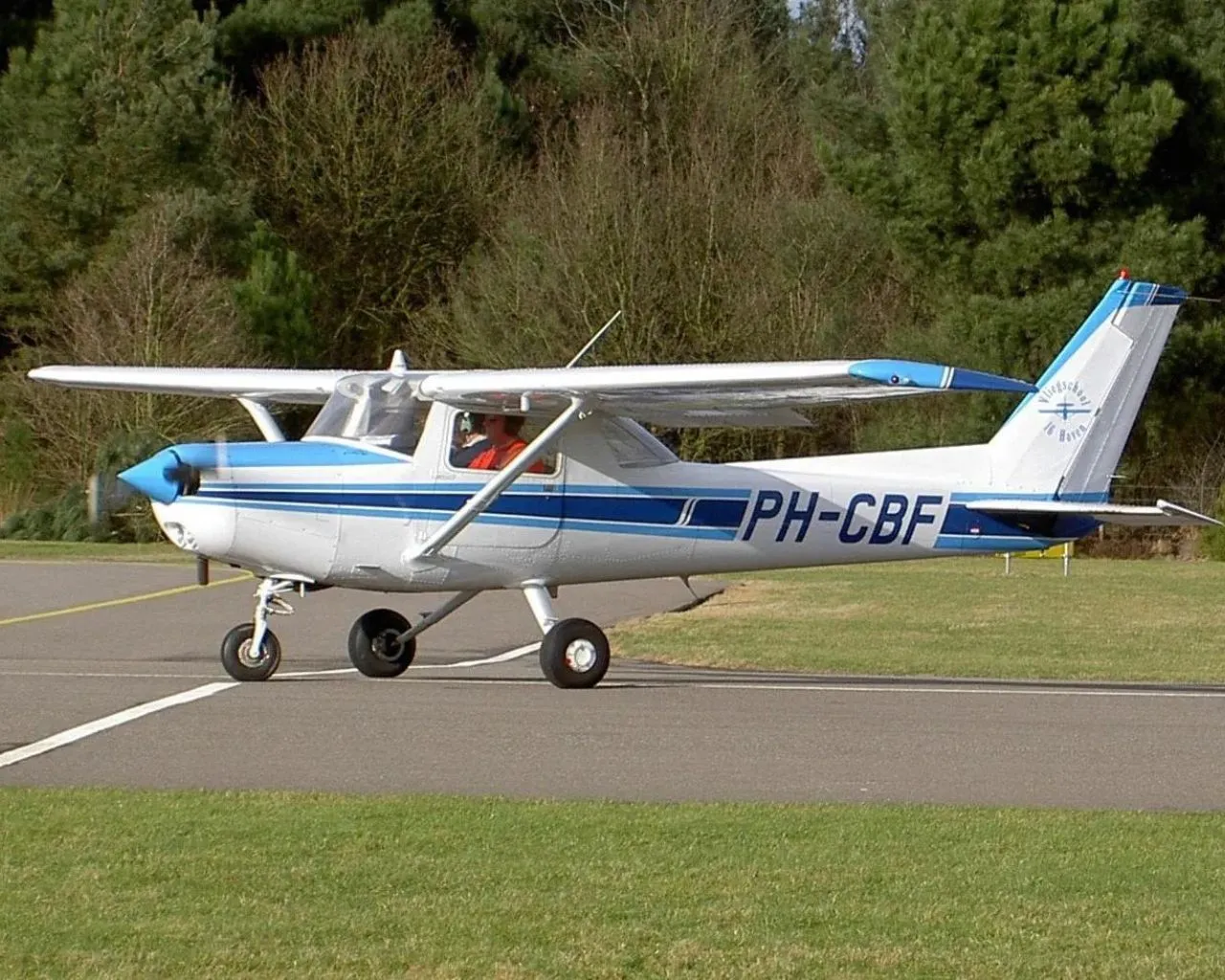 C-152: Pilot + 1 passenger